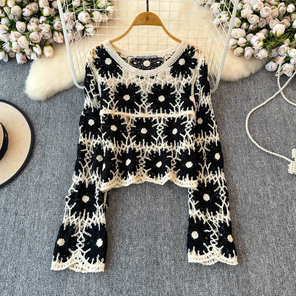Embroidery Daisy - Женский вязаный кроп-топ с цветочным узором,